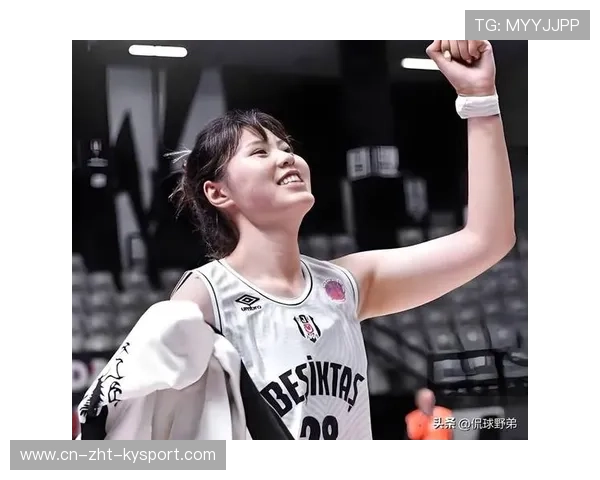 李月汝轻松自拍传积极信号：球迷放心，我会回来的！，李月汝近照