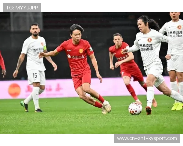 严鼎皓李提香中场合练默契,辽宁铁人定位球配合屡次在训练赛建功